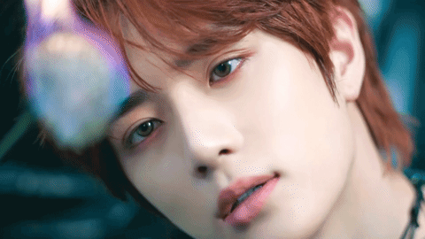 Name the Male K-pop idol from the close up