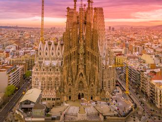Sagrada Familia in Barcelona combines gothic with what other style?