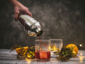 Which cocktail contains grapefruit juice, cranberry juice, and vodka?