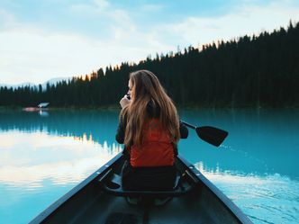 True or False? Canada has over 100,000 lakes?
