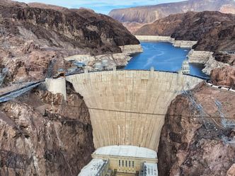 Which river does the Hoover Dam span?