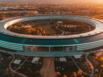 Nicknamed "The Spaceship," what California city is home to Apple's main headquarters?