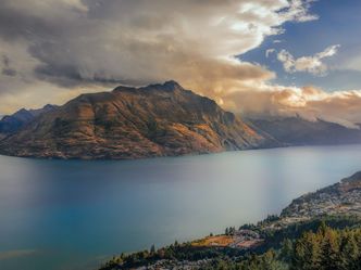 What is the name of this lake in Queenstown?