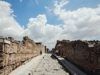 In which present-day country was the ancient city of Pompeii located?