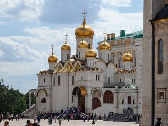 What dome shape is typical for Russian orthodox churches?