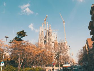 What year was the Catalan architect and designer, Antoni Gaudi, born in?