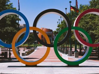 Which Canadian City has hosted the summer Olympics? 