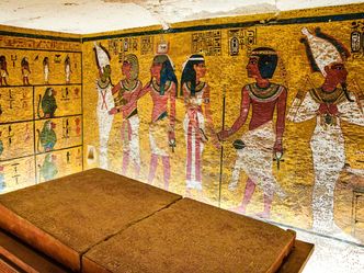 In what year was the tomb of Tutankhamun discovered 