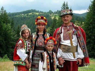 What is the name of Ukrainian national clothes?