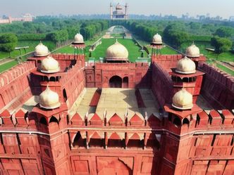 Which Mughal emperor built the Red Fort?