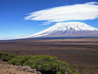 Which is taller: Mauna Kea or Mount Kilimanjaro?