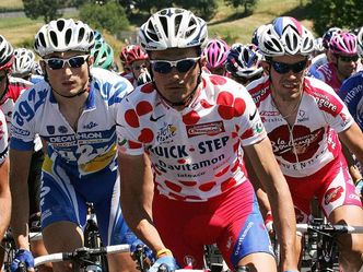Who gets to wear the polka-dot jersey in Tour de France?