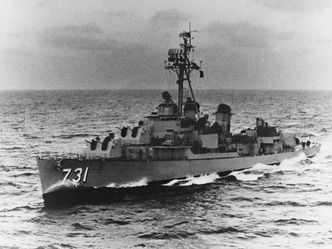 What's the name of the bay outside Vietnam, where a pair of US destroyers were attacked early in the war?