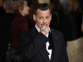 Who has Johnny Depp NOT been in a relationship with? 