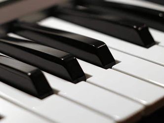 How many total keys does a standard piano have? 