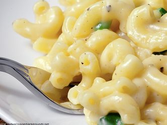 Who introduced pasta to Americans in the year 1789 after falling in love with macaroni in Italy?