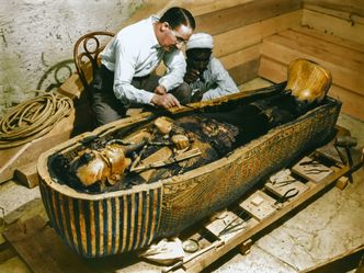 What was the name of the man who discovered the tomb?