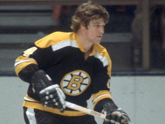 Who won the Norris Trophy for eight consecutive NHL seasons, 1968-1975?