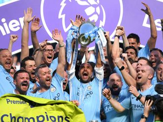 Manchester City won the 2017-18 Premier League with a record how many points?