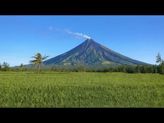 Mayon Volcano is located in which province?