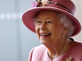 What are the Queens two middle names? 