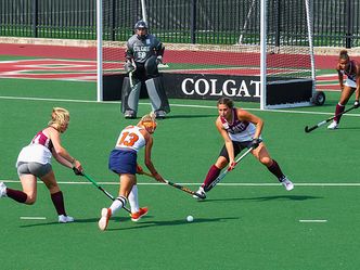 What is the maximum number of players allowed on the field for each team in field hockey?