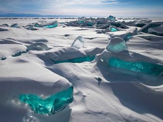 Which lake in Russia can you find these turquoise ice formations?