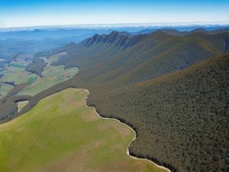 In which country is the Great Dividing Range located?