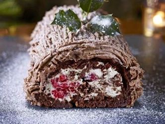 What is the traditional Christmas dessert in France known as?