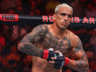 Who was the first to beat Charles Oliveira in the UFC?